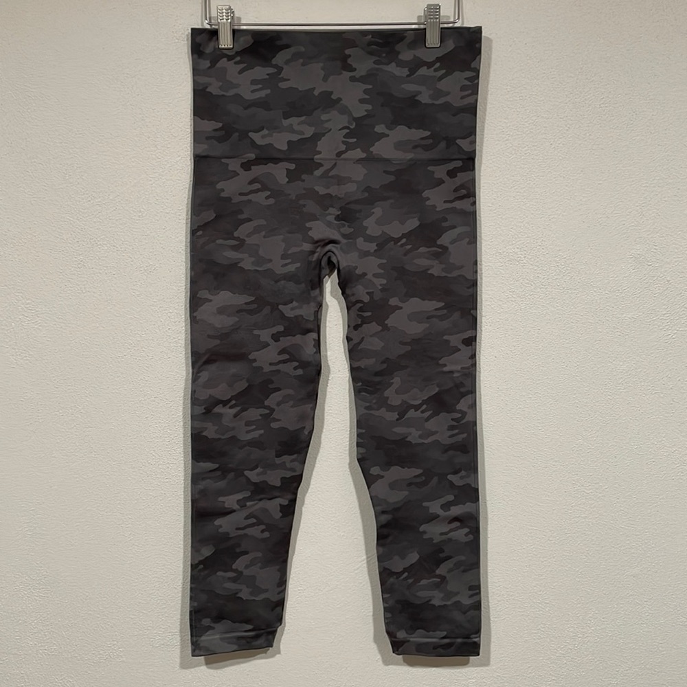 SPANX Look at Me Now Seamless Camo Crop Legging - Picture 2 of 7